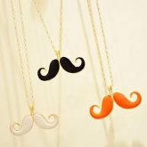 Colar Mustache